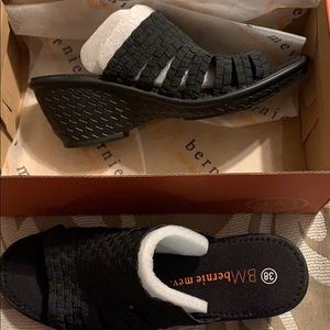 New Bernie Mev size 38 Black wedge slide on shoes